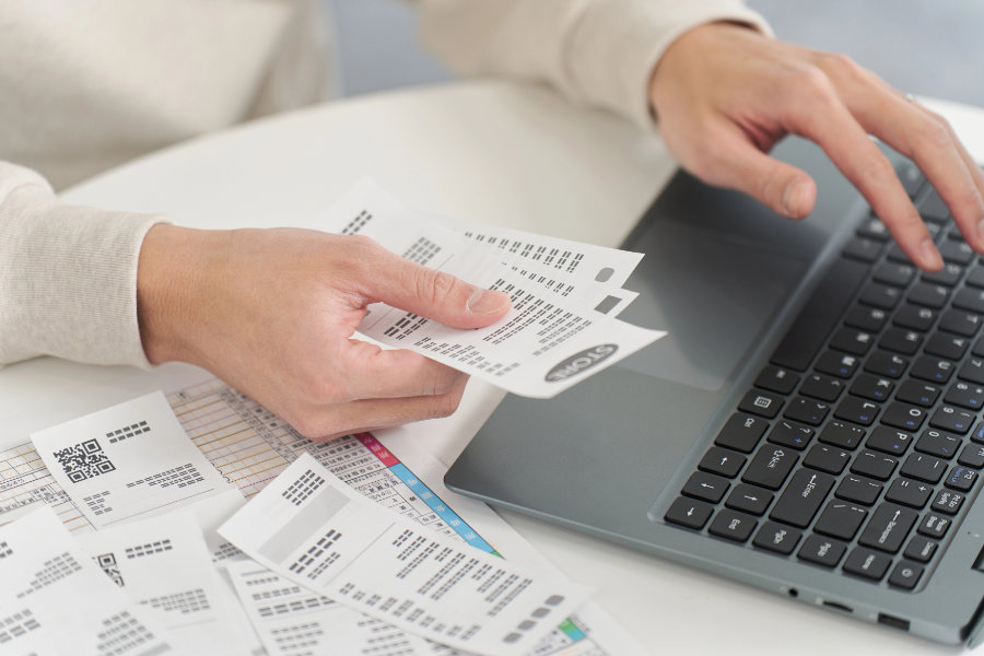 Hand of a man entering expenses into accounting software expense policy best practices - accounting
